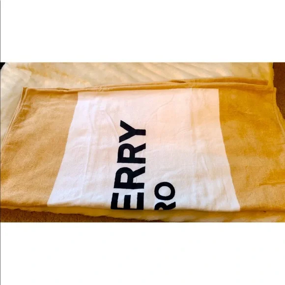 Burberry - Picture 1 of 2